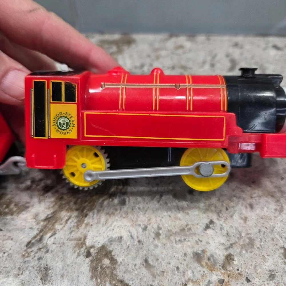 Fisher Price TrackMaster Victor‎ Working Motorized Engine Sodor Steam Red 5